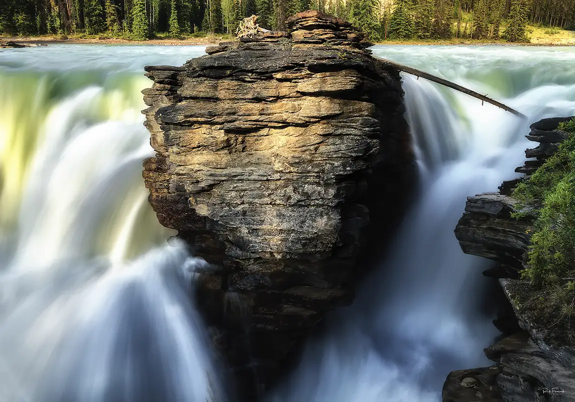 Light and movement, sunwapta river, jasper national park, alberta, canada