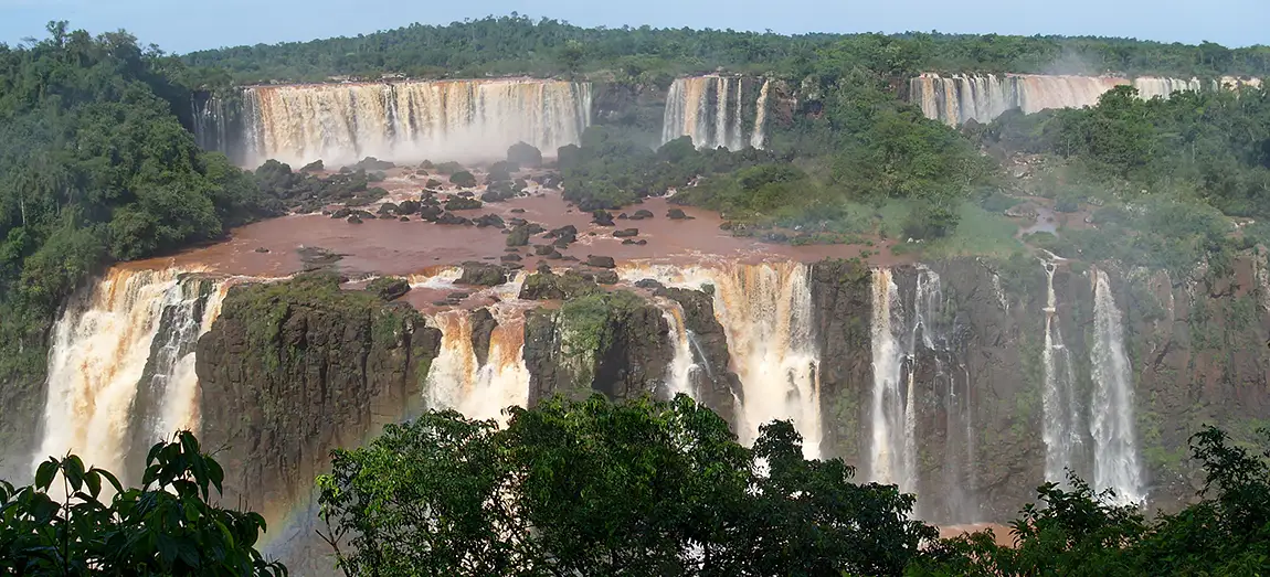 The power of iguazu falls, border of argentina and brazil