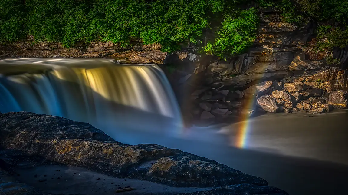 Cumberland falls moonbow, cumberland falls state park resort, kentucky, usa