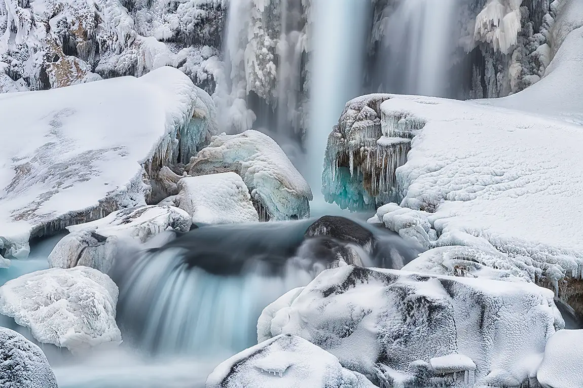 Freezing oxarafoss, golden circle, iceland