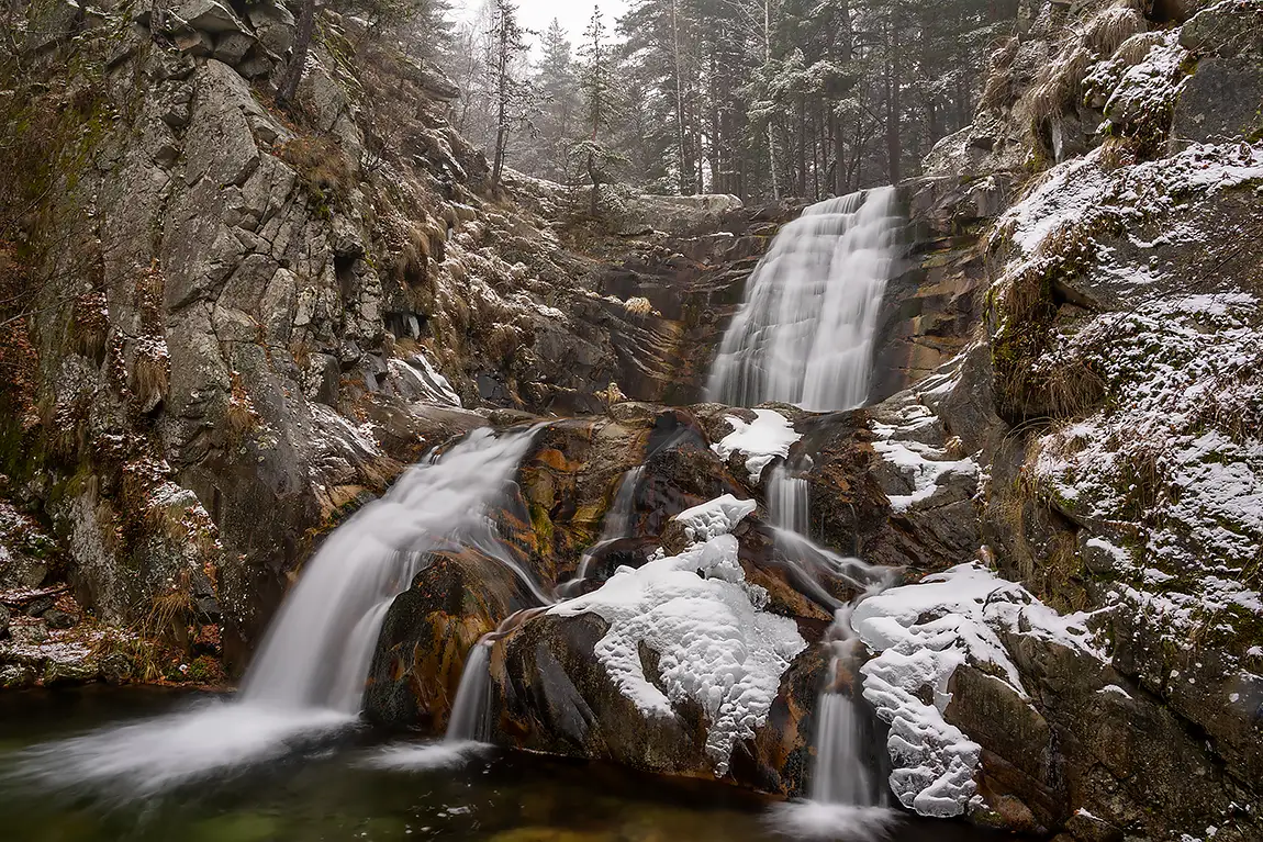 Popina laka waterfall, pirin mountain, bulgaria