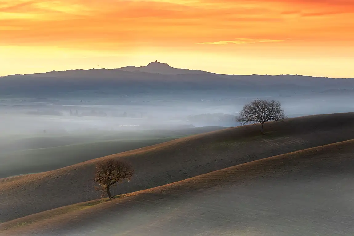 Sunrise in val d'orcia, tuscany, italy