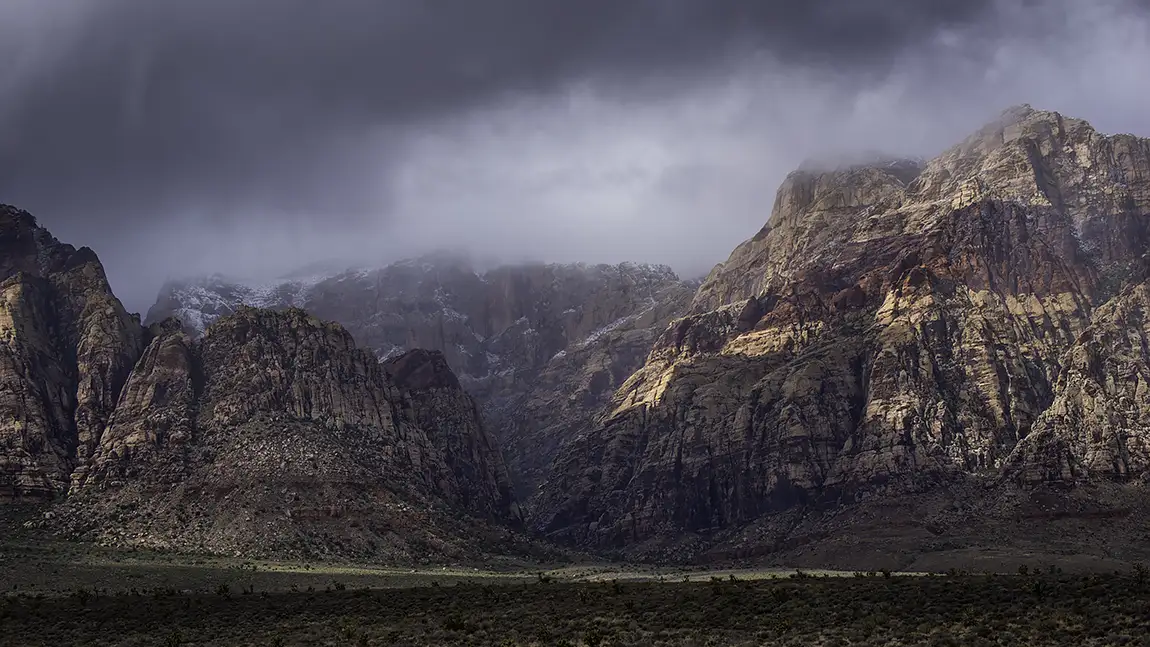 Chasing light at red rock canyon national conservation area, nevada, usa
