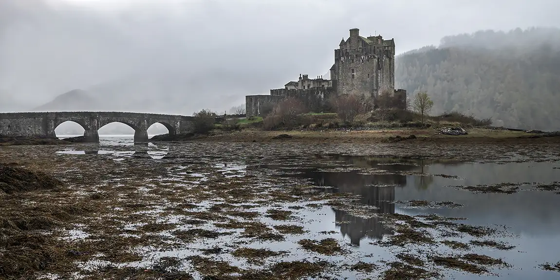Sunrise at eilean donan castle, dornie, ross shire, scotland