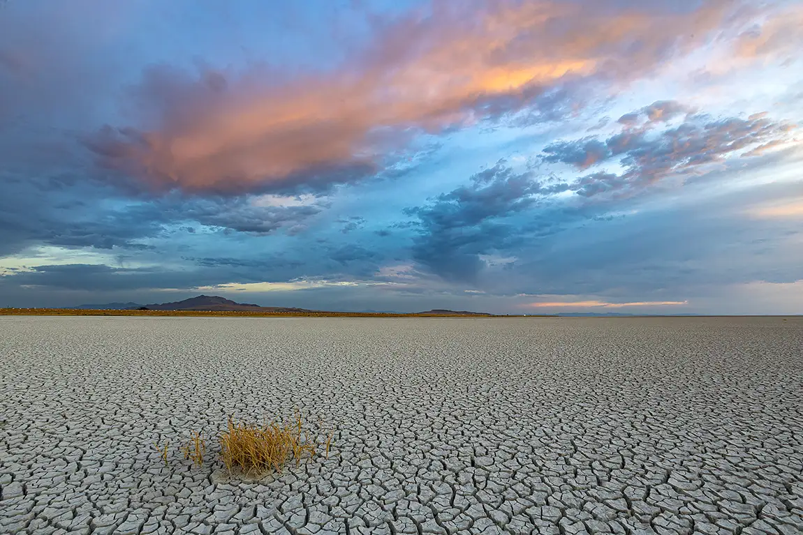 Lake on the edge, great salt lake, syracuse, davis, utah, usa
