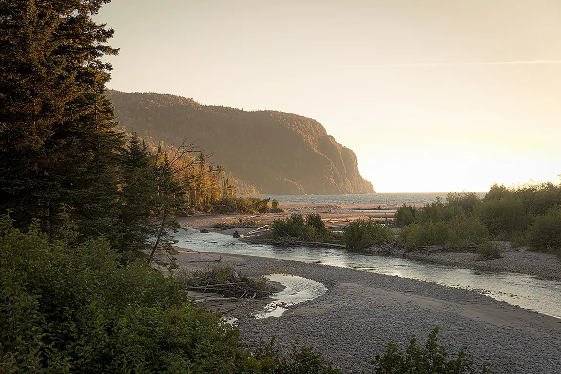 Old woman bay golden hour, lake superior provincial park, ontario, canada