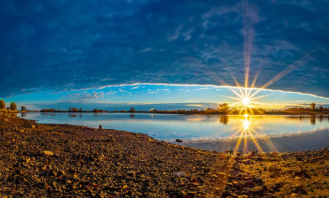 The morning eye, plage de l'est, montreal, quebec, canada