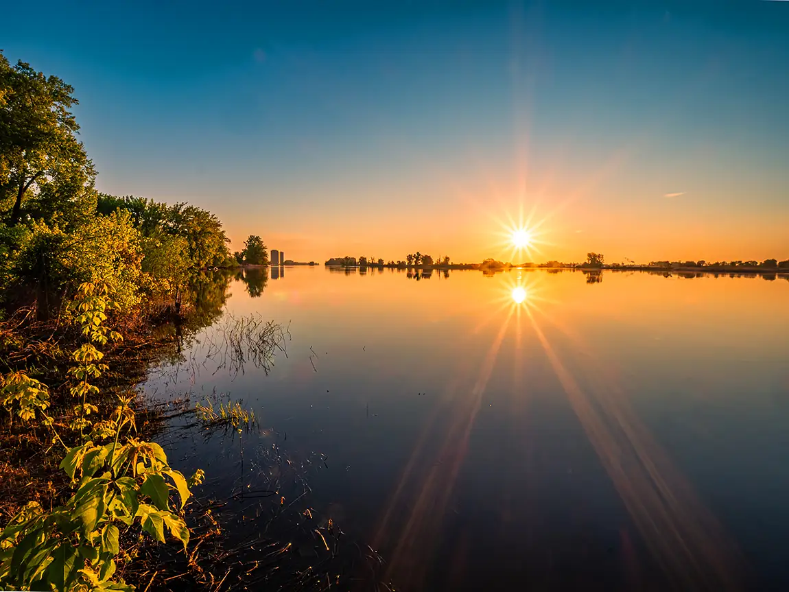 Twin Suns, Plage de l’Est, Montreal, Quebec, Canada