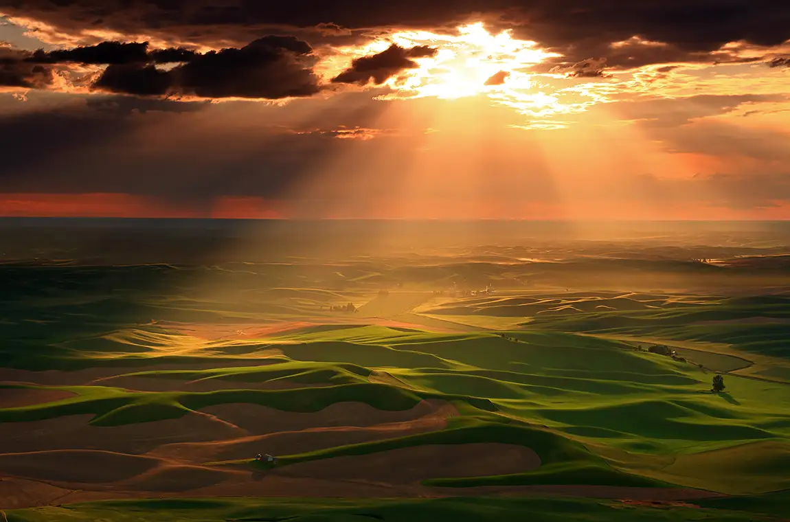 Palouse Hills Sunrays, Steptoe Butte Heritage State Park, Washington, USA