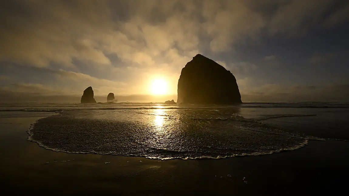 Haystack Rock Sunset, Cannon Beach, Oregon, USA