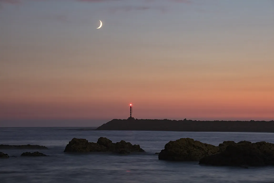 Moonset, Boa Nova, Matosinhos, Porto, Portugal copy
