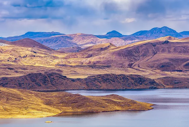 Desert Hills, Lake Lagunillas, Antuyo, Peru