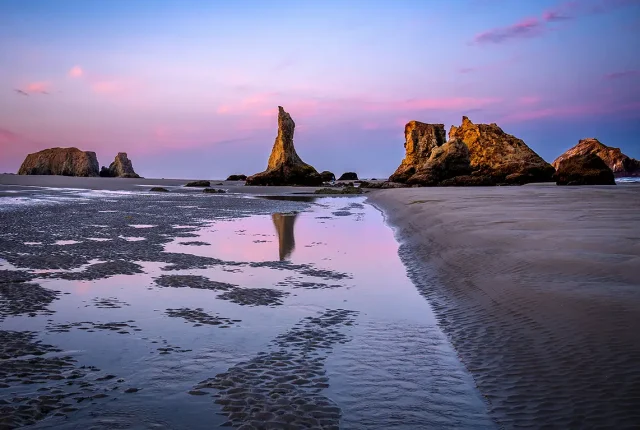 Howling dog sea stack, bandon beach, oregon, usa