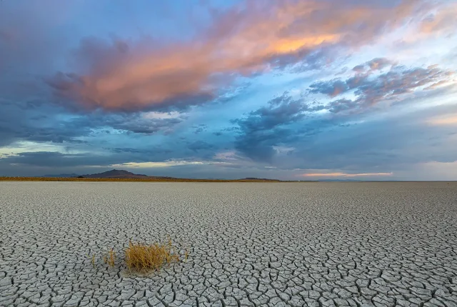 Lake on the edge, great salt lake, syracuse, davis, utah, usa