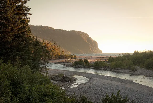 Old woman bay golden hour, lake superior provincial park, ontario, canada