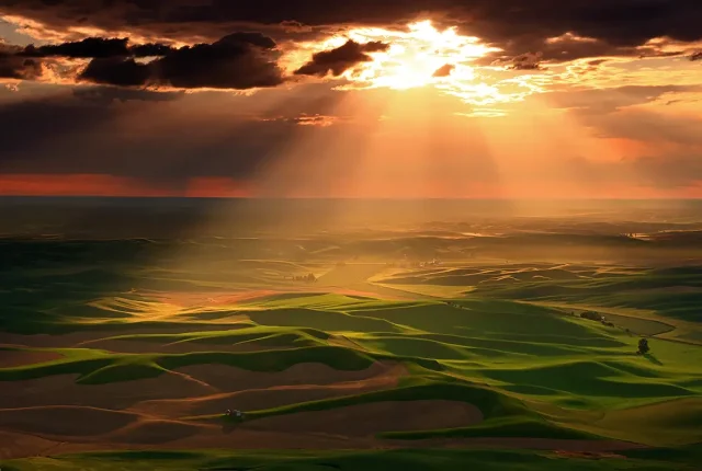 Palouse Hills Sunrays, Steptoe Butte Heritage State Park, Washington, USA