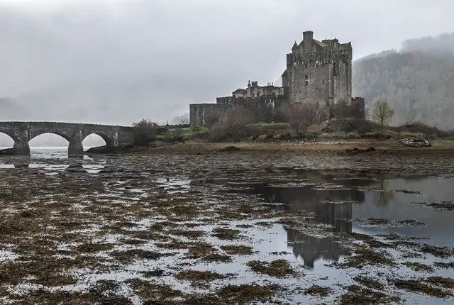 Sunrise at eilean donan castle, dornie, ross shire, scotland