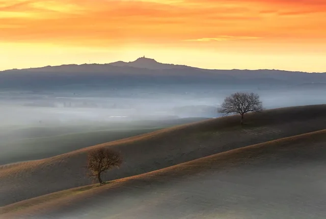 Sunrise in val d'orcia, tuscany, italy