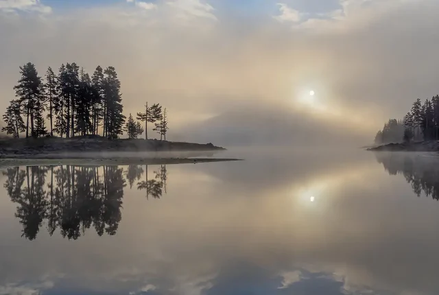 Sunrise over shiroka polyana dam, rhodope mountains, bulgaria