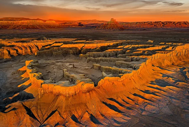 The Desert Spire Bay, Central Badlands, Utah, USA
