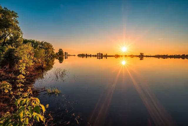 Twin Suns, Plage de l’Est, Montreal, Quebec, Canada