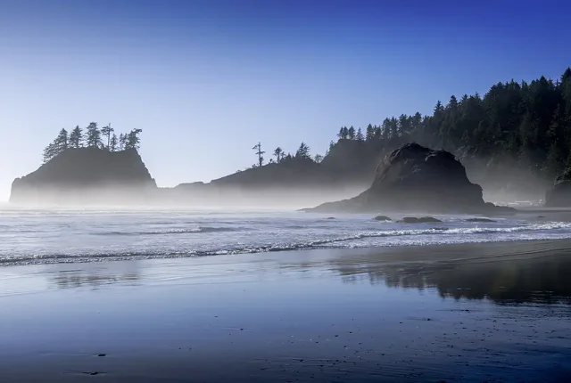Walking rialto beach, olympic national park, washington, usa